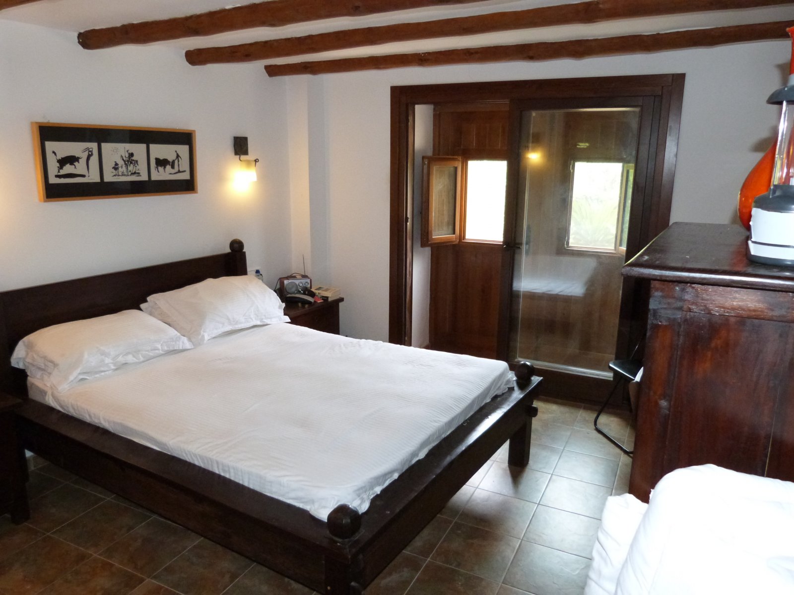  	 Esta magnífica casa de campo tradicional española de 15 dormitorios en Ibi (una de las quince masías en el valle del Vinalopó) está ub...