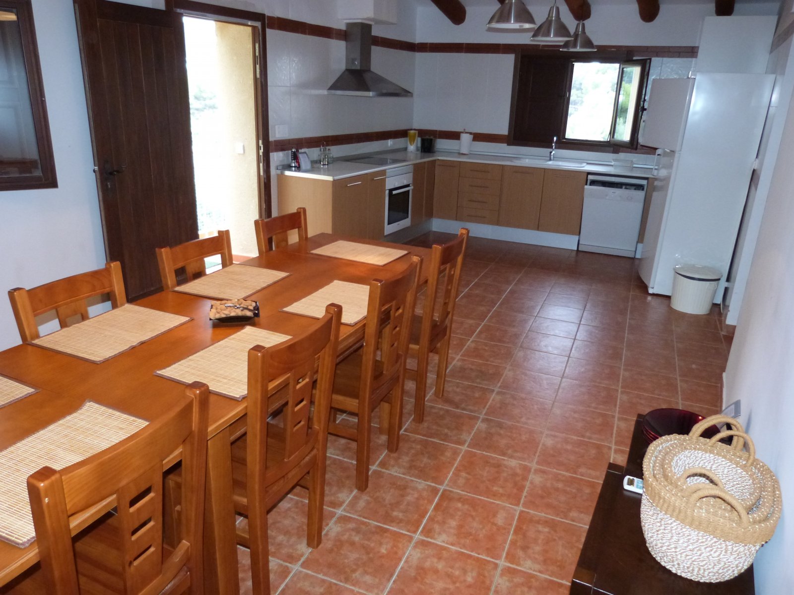  	 Esta magnífica casa de campo tradicional española de 15 dormitorios en Ibi (una de las quince masías en el valle del Vinalopó) está ub...