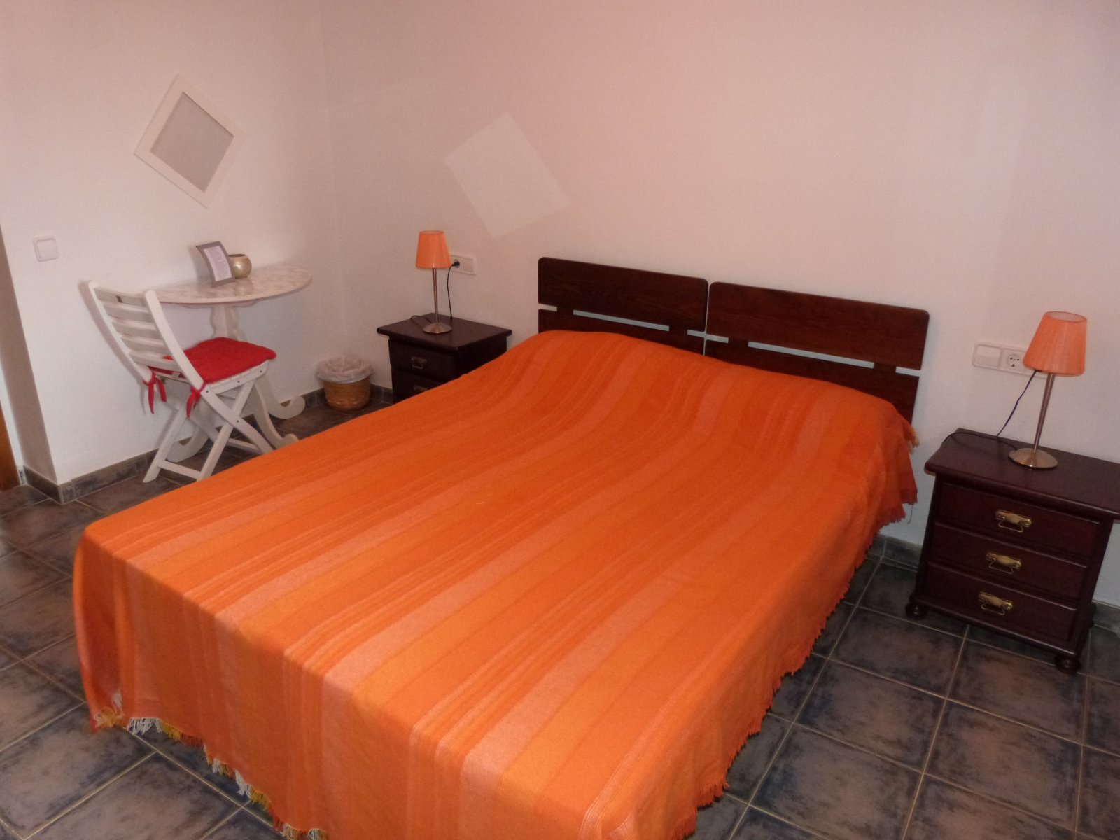  	 Esta magnífica casa de campo tradicional española de 15 dormitorios en Ibi (una de las quince masías en el valle del Vinalopó) está ub...