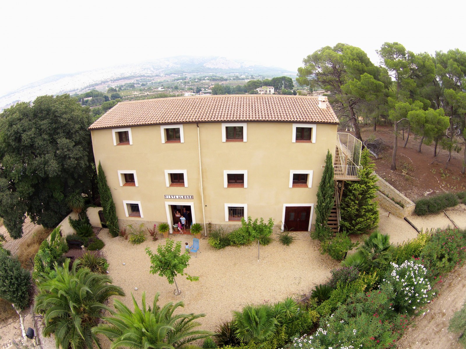  	 Esta magnífica casa de campo tradicional española de 15 dormitorios en Ibi (una de las quince masías en el valle del Vinalopó) está ub...