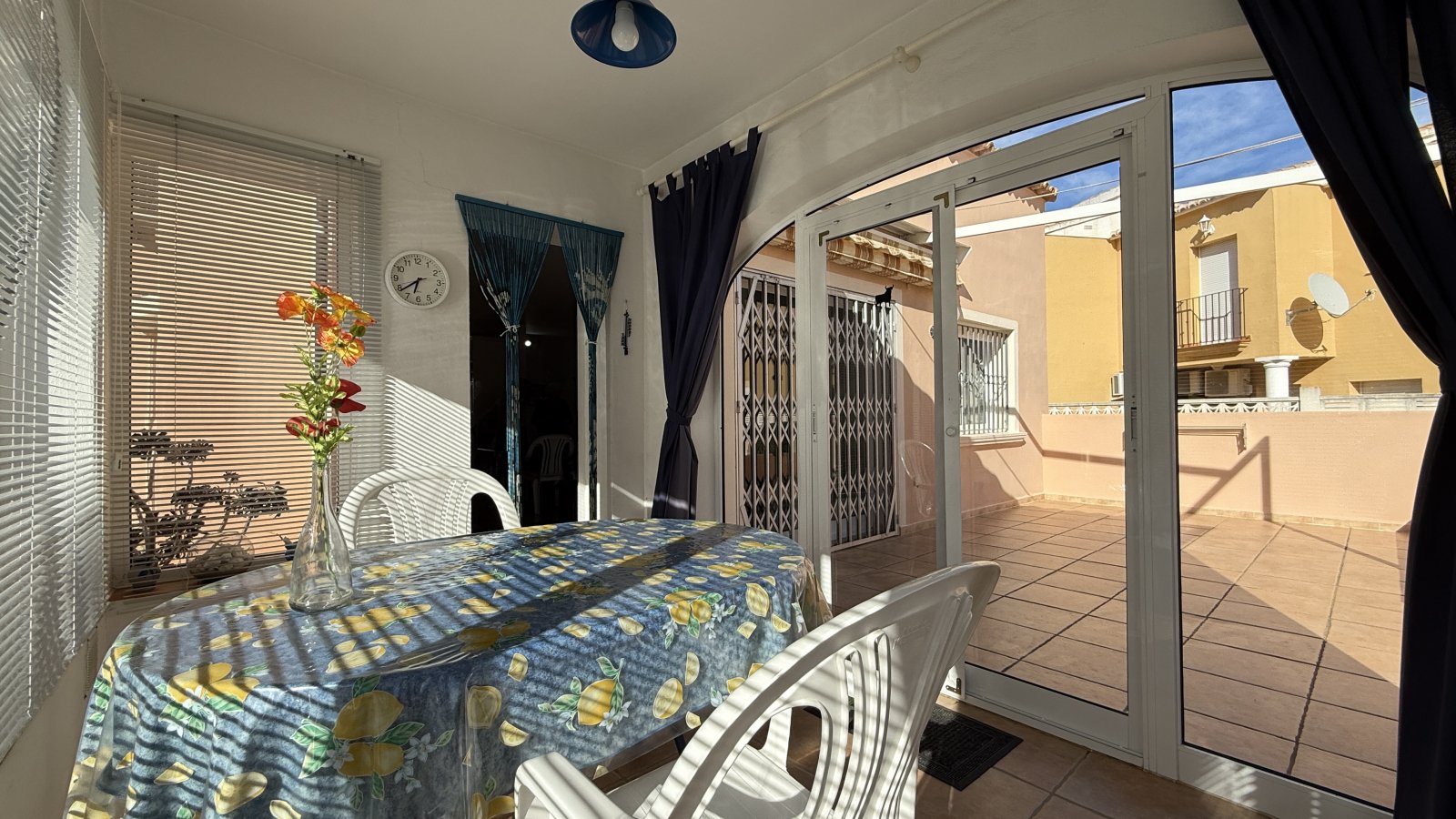 Villa soleada de 3 dormitorios con piscina