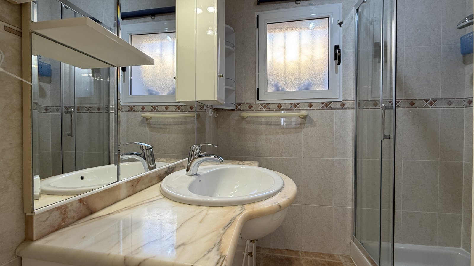 Villa soleada de 3 dormitorios con piscina