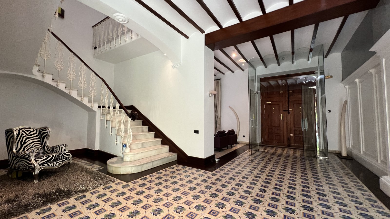 Propiedad de inversión de alto nivel: Casa de pueblo tradicional con múltiples posibilidades de uso en el centro de Pego