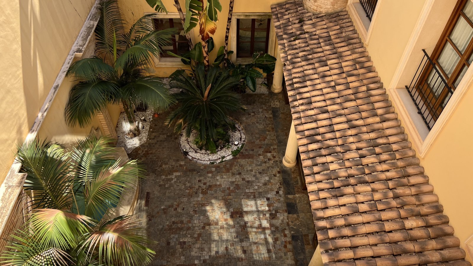 Propiedad de inversión de alto nivel: Casa de pueblo tradicional con múltiples posibilidades de uso en el centro de Pego