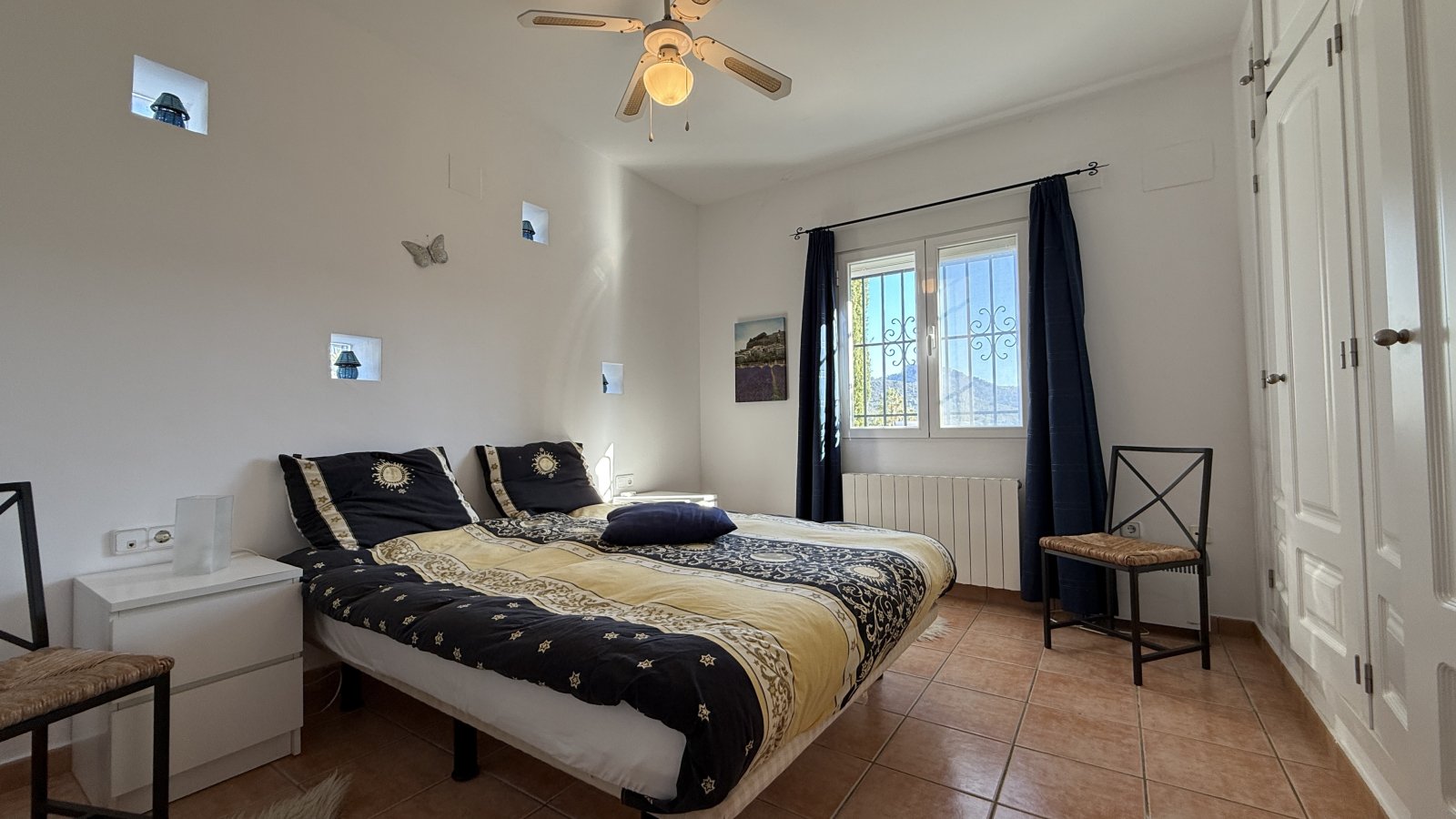 Casa de un solo nivel con orientación al sol en Monte Pego con piscina y terraza