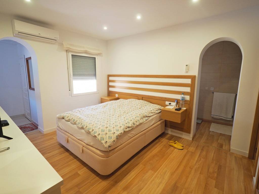 Preciosa villa con 3 dormitorios, 3 baños, piscina privada, vistas al mar y acceso directo a la playa