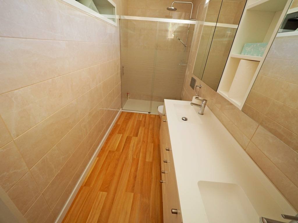 Preciosa villa con 3 dormitorios, 3 baños, piscina privada, vistas al mar y acceso directo a la playa