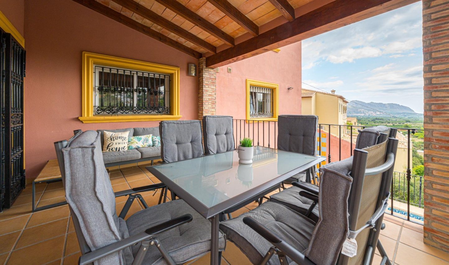 Maravillosa villa en venta en Orba con unas vistas preciosas.La villa se encuentra a tan solo 5 minutos del pueblo de Orba, en una urbanización m...