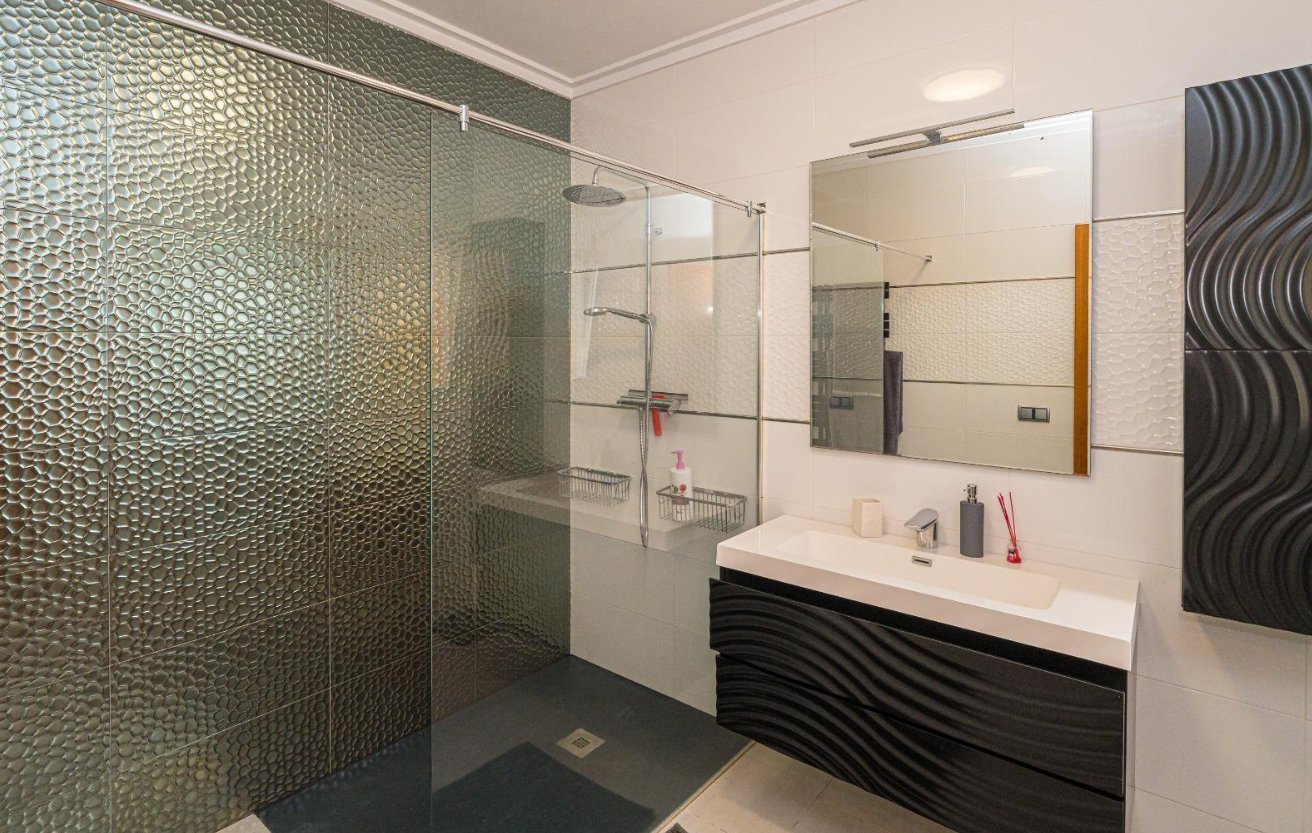 Maravillosa villa en venta en Orba con unas vistas preciosas.La villa se encuentra a tan solo 5 minutos del pueblo de Orba, en una urbanización m...