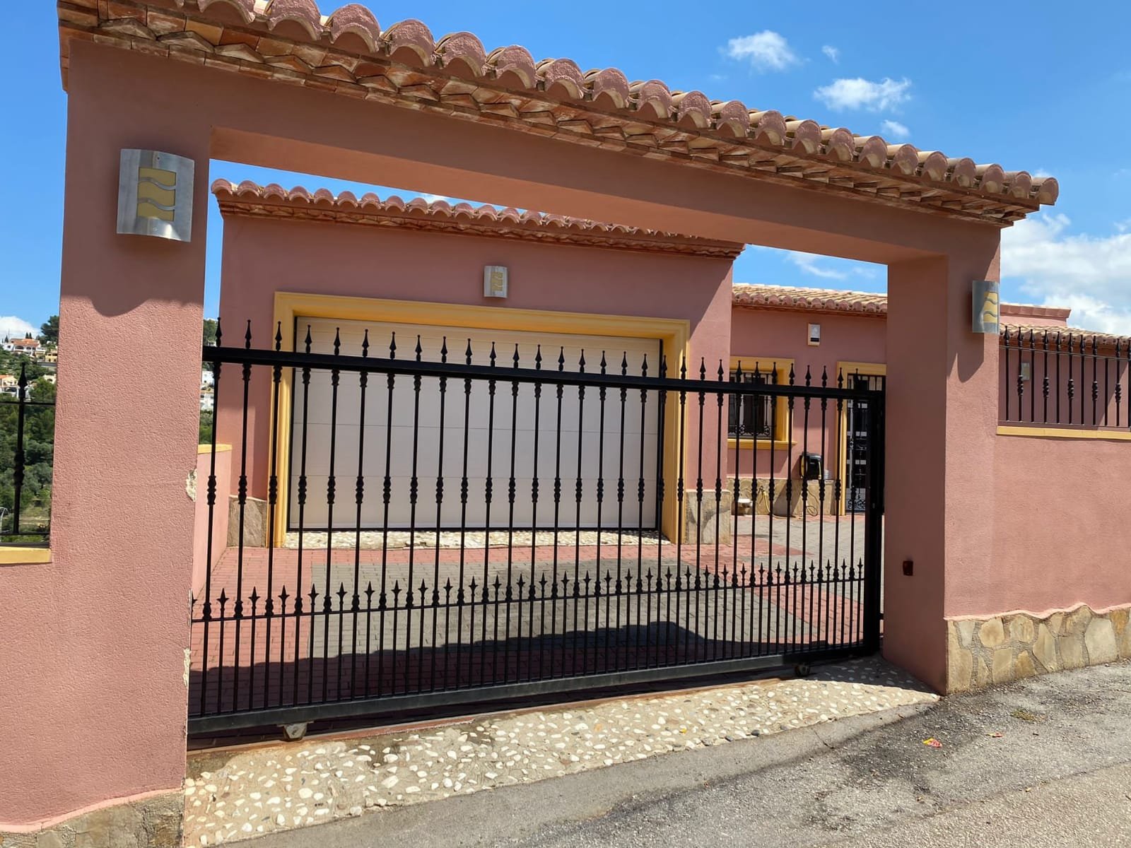 Maravillosa villa en venta en Orba con unas vistas preciosas.La villa se encuentra a tan solo 5 minutos del pueblo de Orba, en una urbanización m...