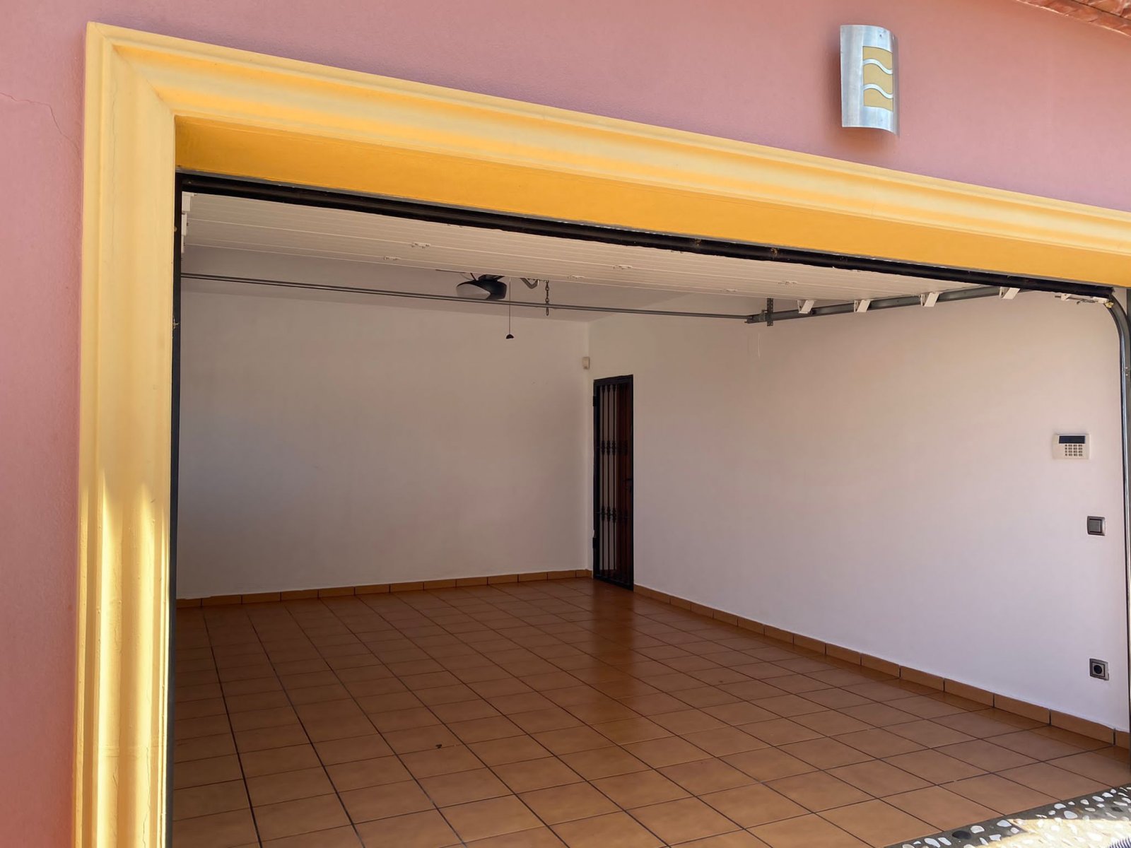 Maravillosa villa en venta en Orba con unas vistas preciosas.La villa se encuentra a tan solo 5 minutos del pueblo de Orba, en una urbanización m...