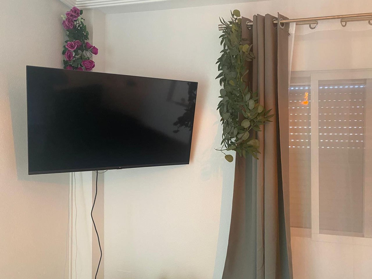 Villa con 3 dormitorios, 3 baños, azotea, plaza de aparcamiento y piscina comunitaria