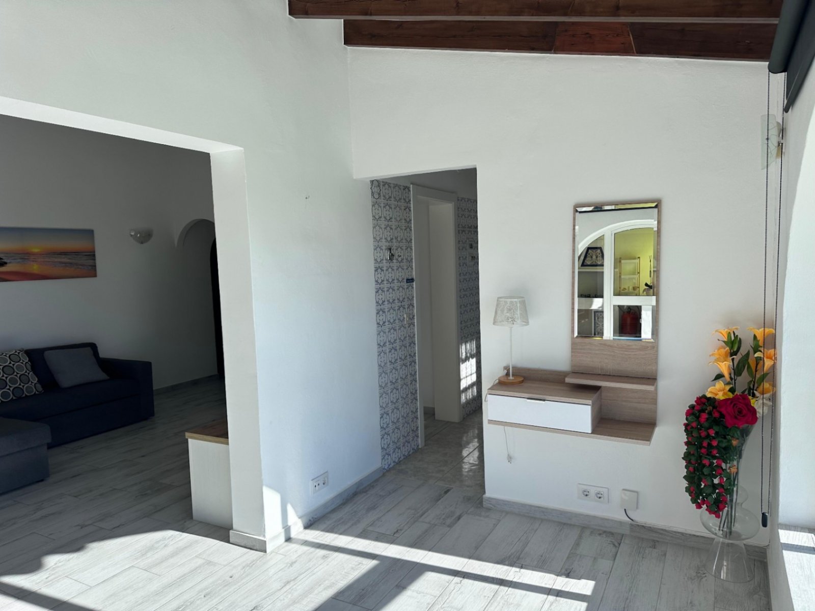 Villa de una planta con 3 dormitorios, 1 baño, 1 aseo de invitados, vistas al mar y piscina privada en La Sabatera