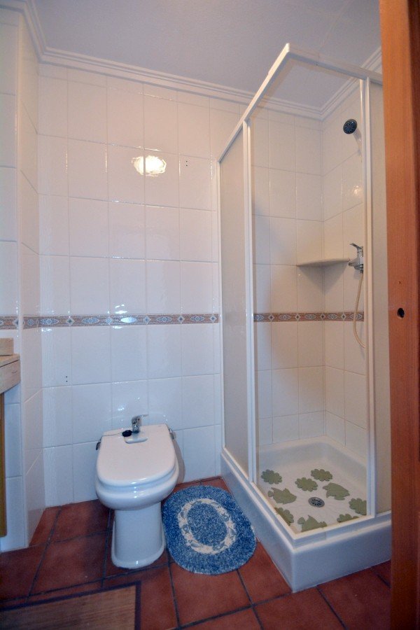 Apartamento de 3 dormitorios y 1 baño con fantásticas vistas al mar cerca de la playa