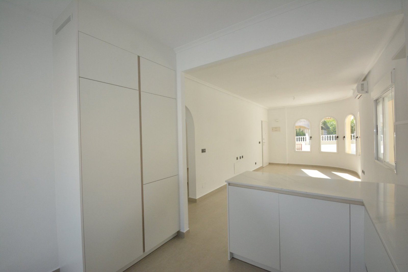 Villa completamente renovada con 2 dormitorios, 1 baño y piscina comunitaria en Lo Crispin