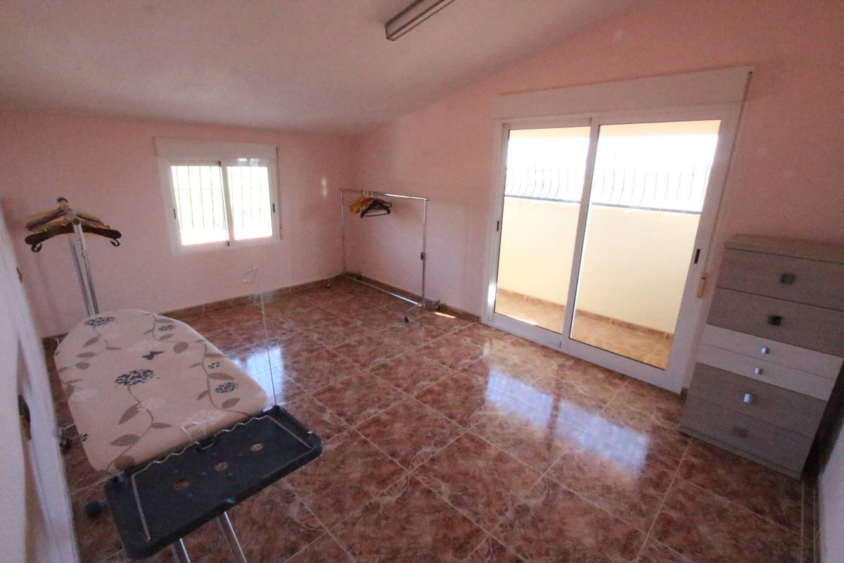 Gran villa renovada a solo 2 km del mar