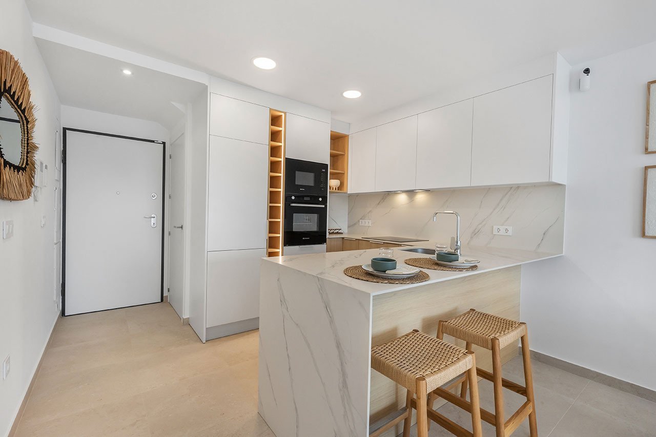 Apartamentos de 2 dormitorios y 2 baños con piscina comunitaria y parking privado junto al La Serena Golfresort