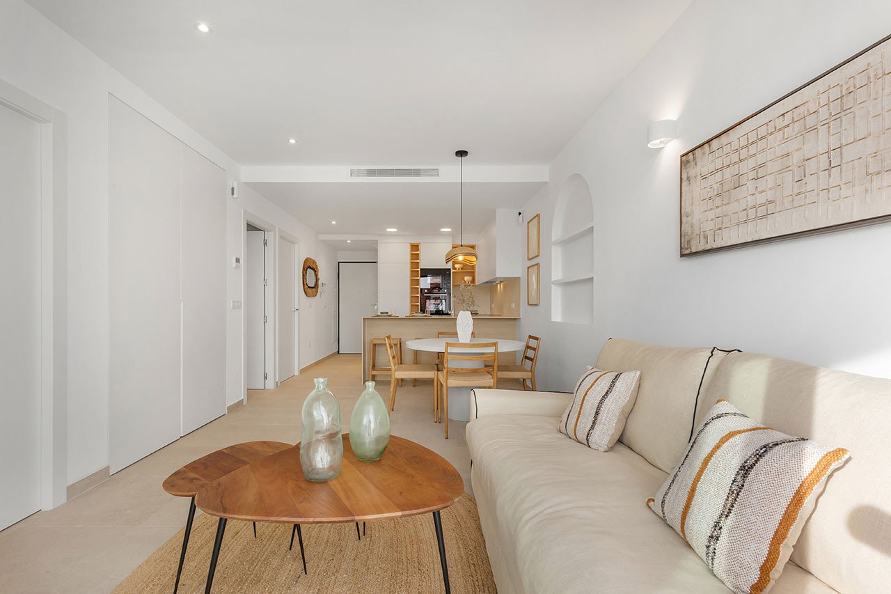 Apartamentos de 2 dormitorios y 2 baños con piscina comunitaria y parking privado junto al La Serena Golfresort