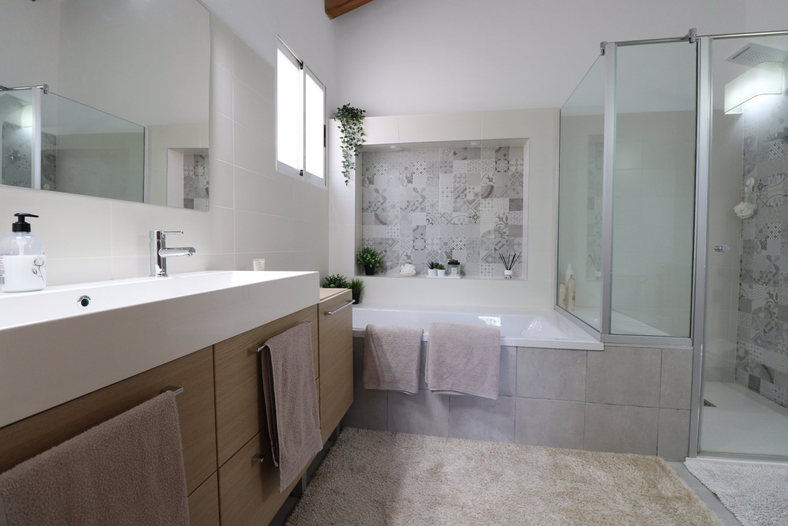 Impresionante propiedad de campo con 7 dormitorios, 5 baños, piscina privada y hermosas vistas en una gran parcela