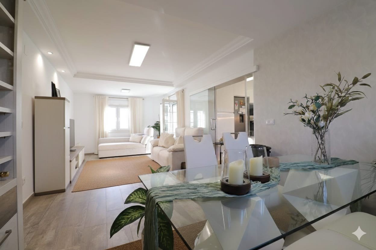 Villa con 4 dormitorios, 3 baños, apartamento de invitados y piscina privada en Las Filipinas