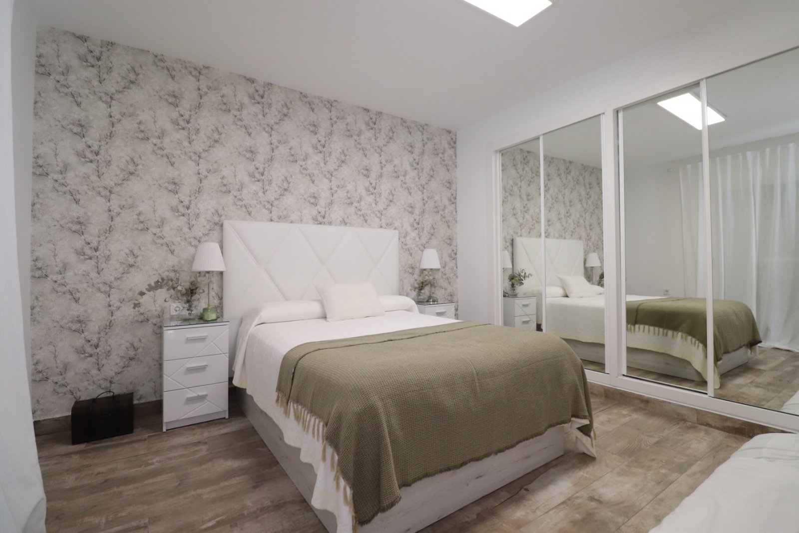 Villa con 4 dormitorios, 3 baños, apartamento de invitados y piscina privada en Las Filipinas