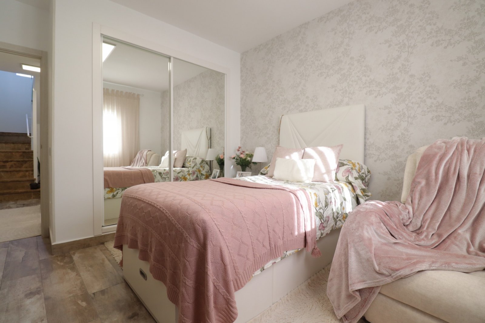 Villa con 4 dormitorios, 3 baños, apartamento de invitados y piscina privada en Las Filipinas