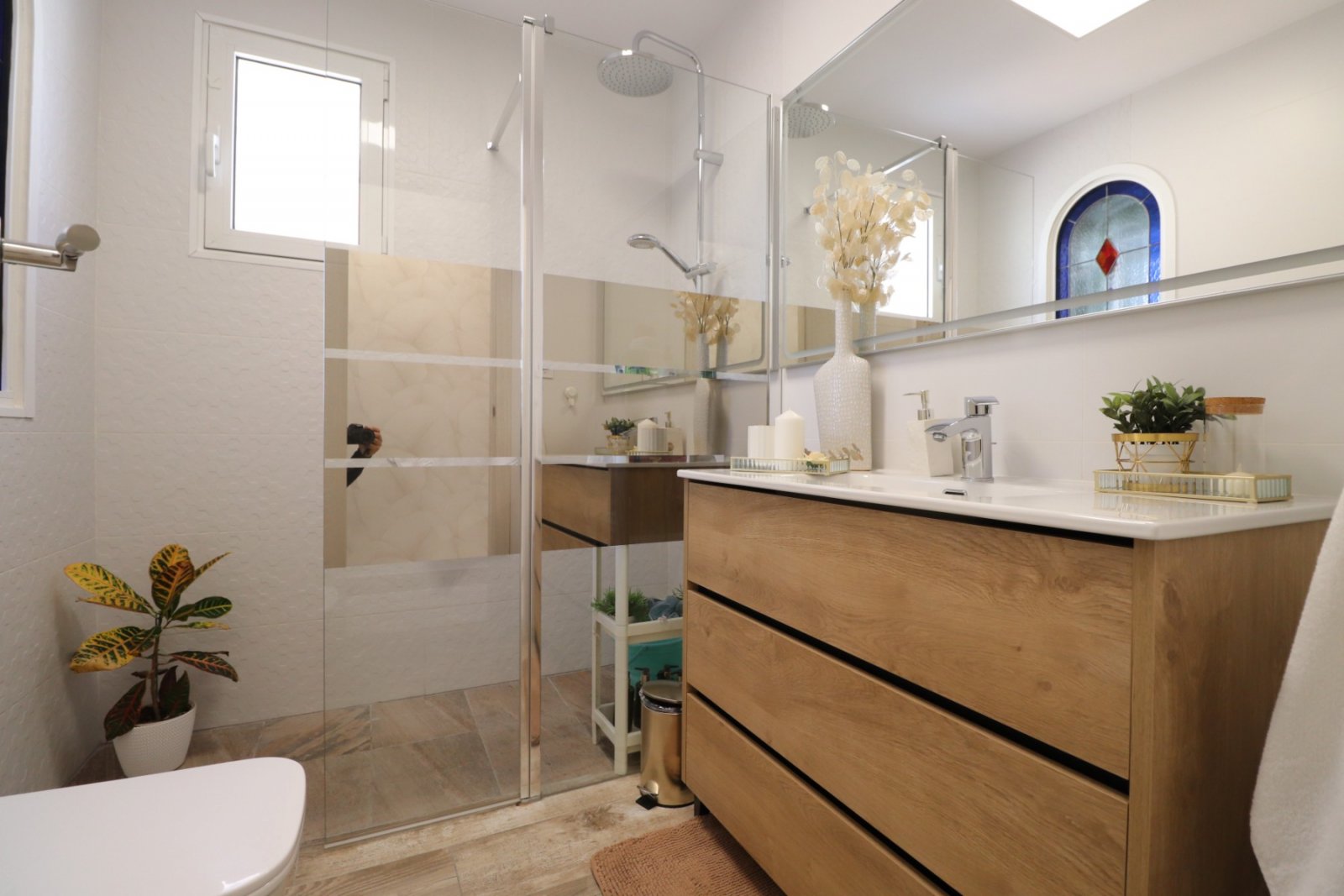 Villa con 4 dormitorios, 3 baños, apartamento de invitados y piscina privada en Las Filipinas