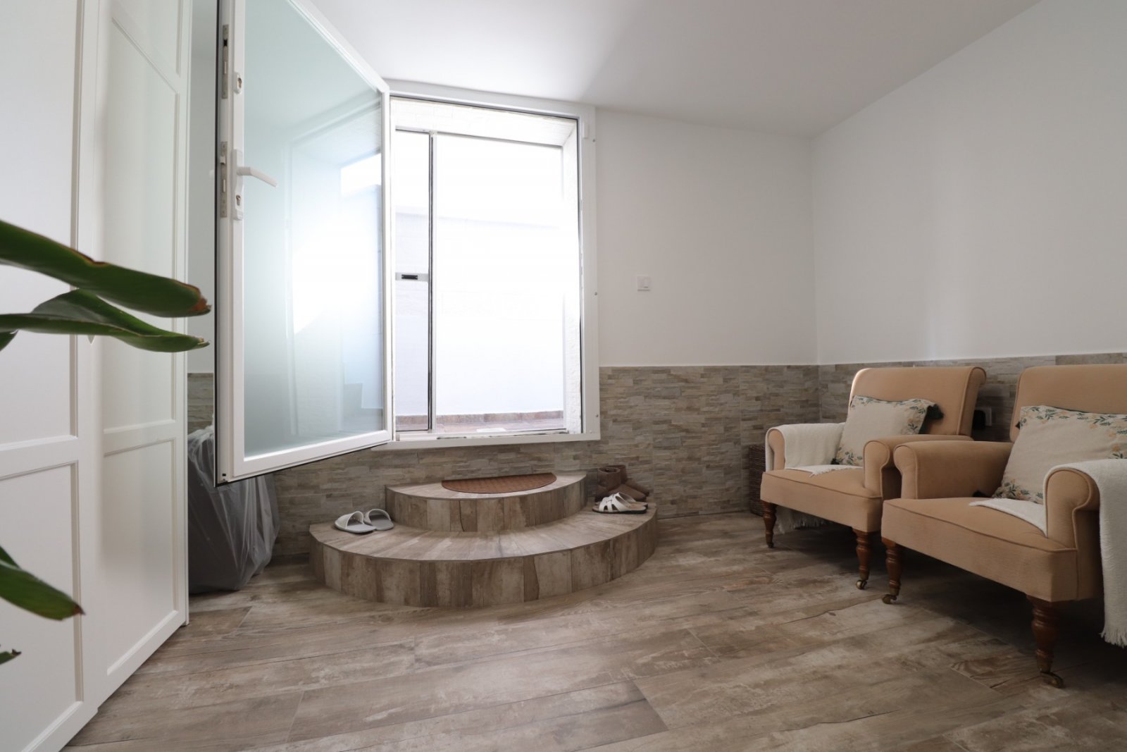 Villa con 4 dormitorios, 3 baños, apartamento de invitados y piscina privada en Las Filipinas