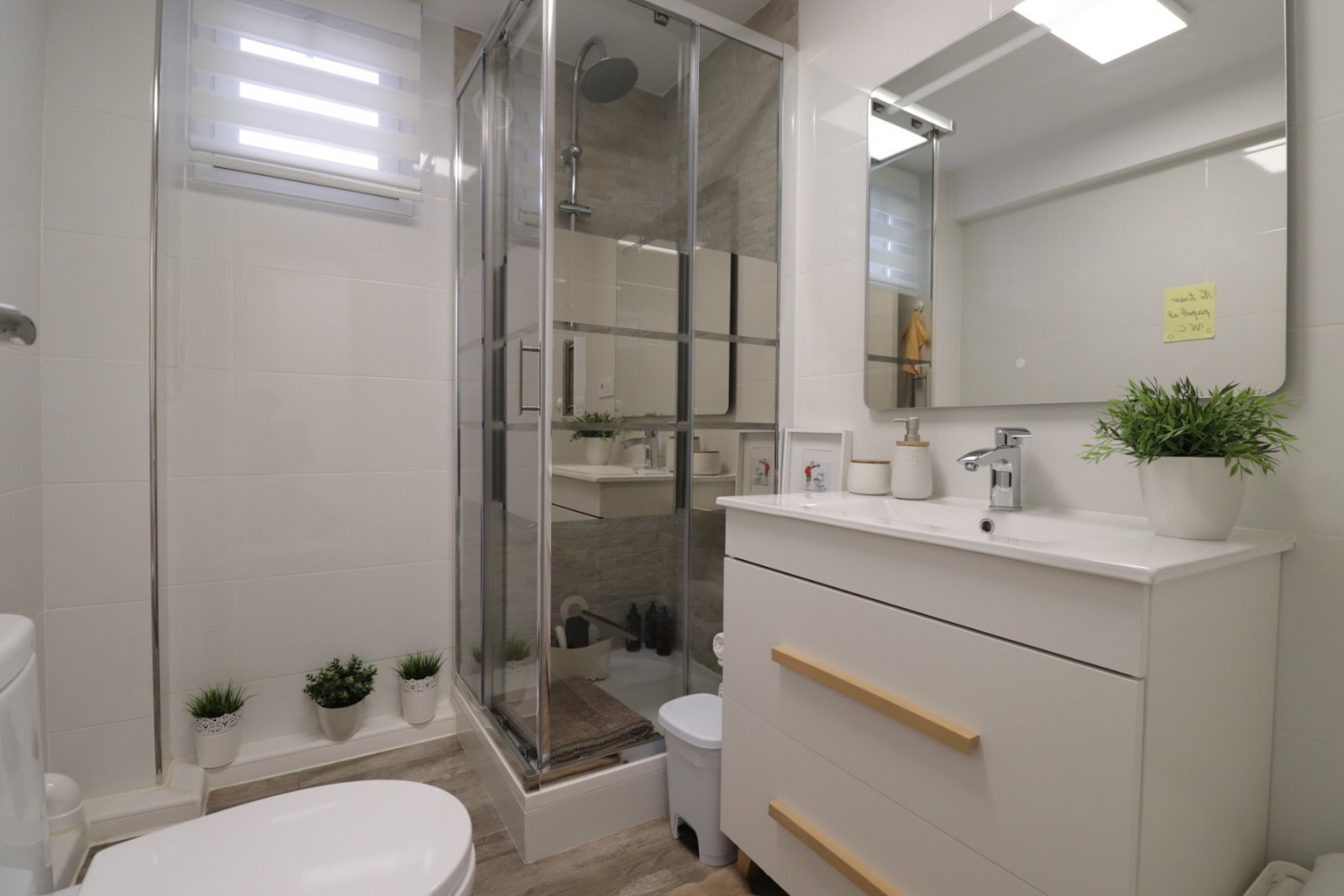 Villa con 4 dormitorios, 3 baños, apartamento de invitados y piscina privada en Las Filipinas