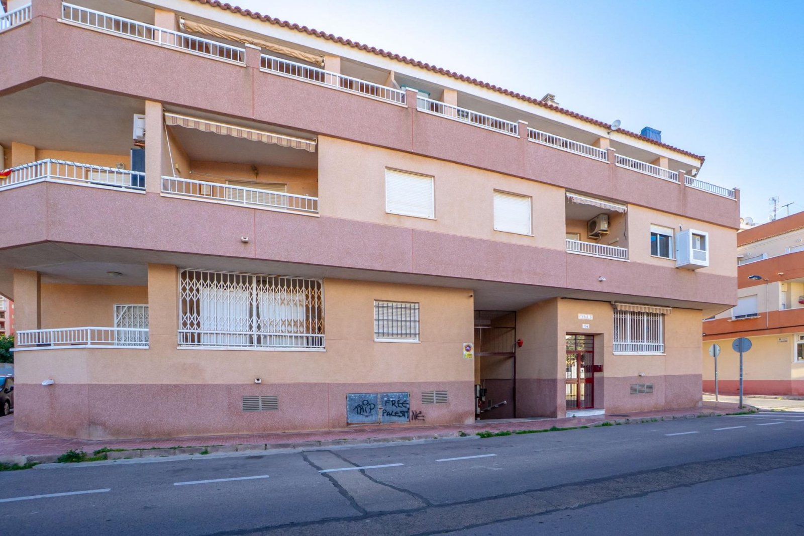 Apartamento de 3 dormitorios con gran garaje cerca de la Playa de Los Locos