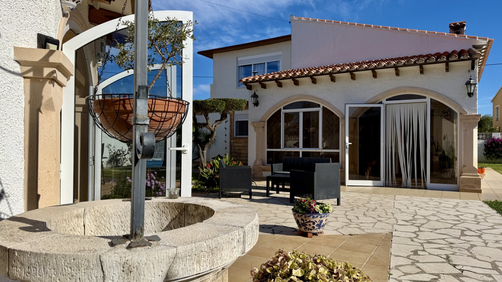 Villa de 3 dormitorios y 3 baños a tan solo 400 metros de la playa Les Deveses