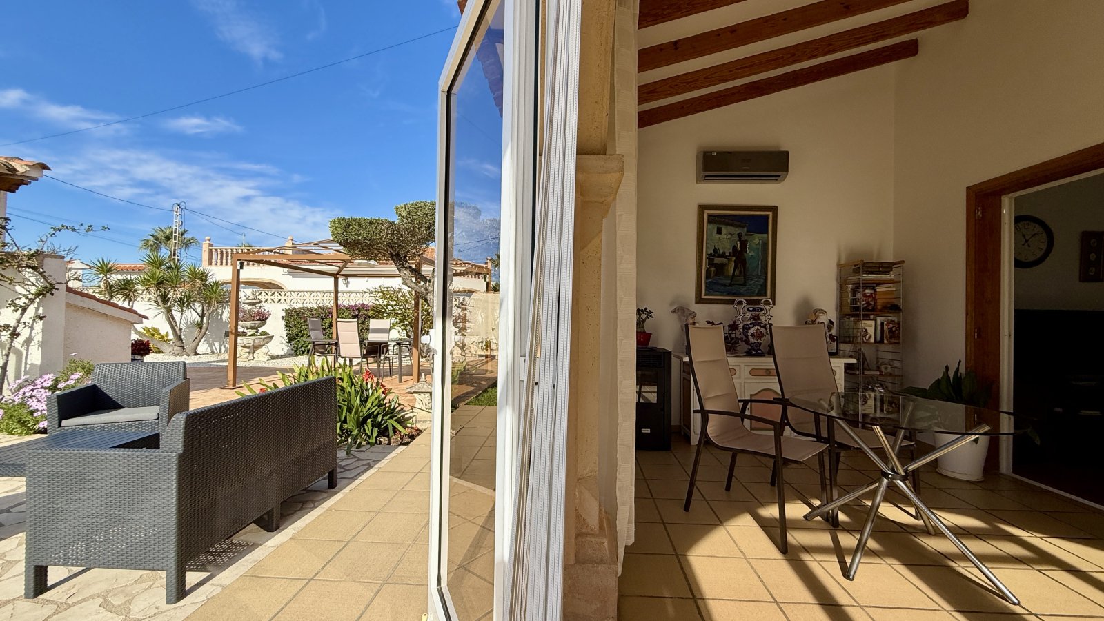 Villa de 3 dormitorios y 3 baños a tan solo 400 metros de la playa Les Deveses