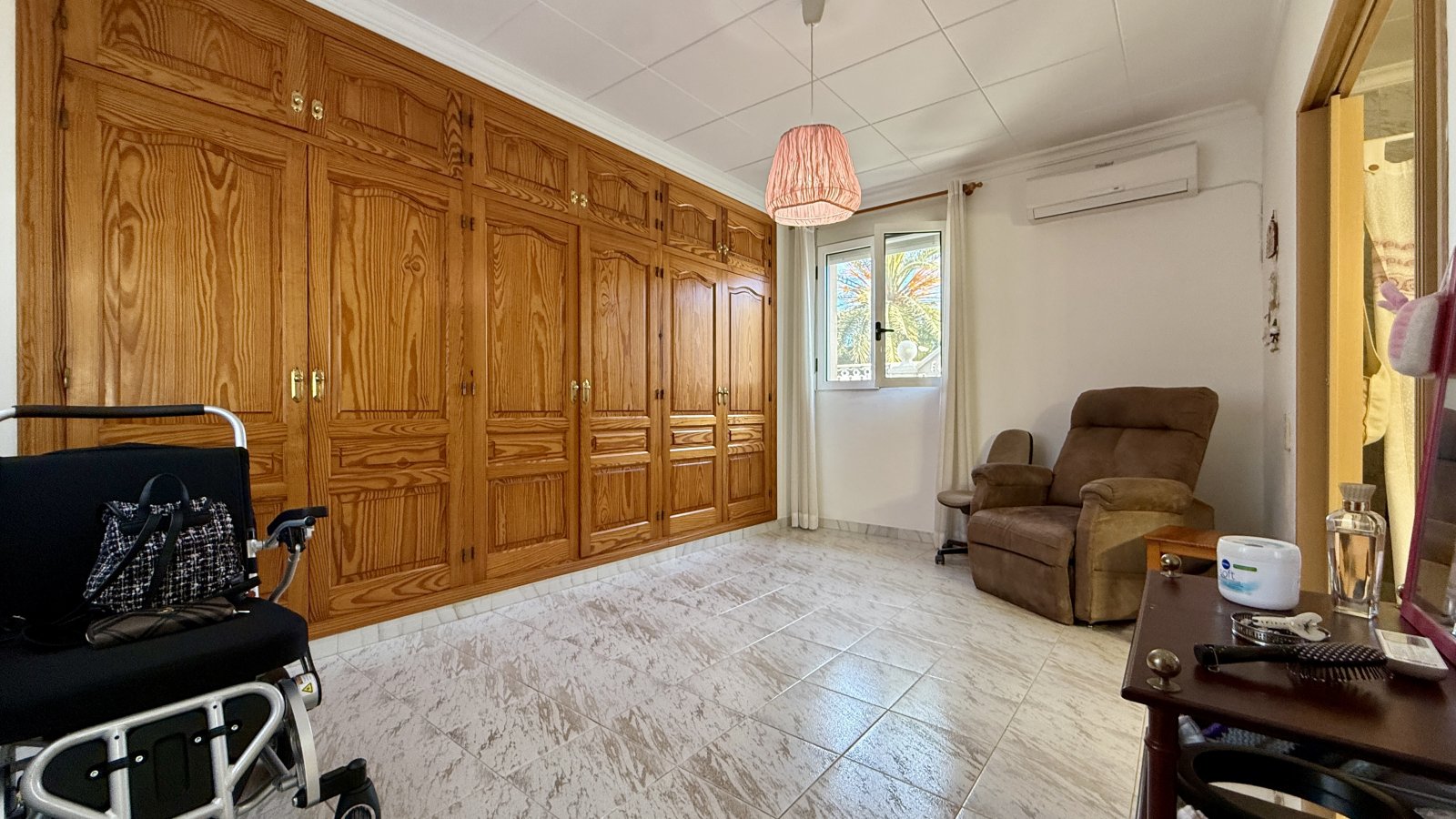 Villa de 3 dormitorios y 3 baños a tan solo 400 metros de la playa Les Deveses