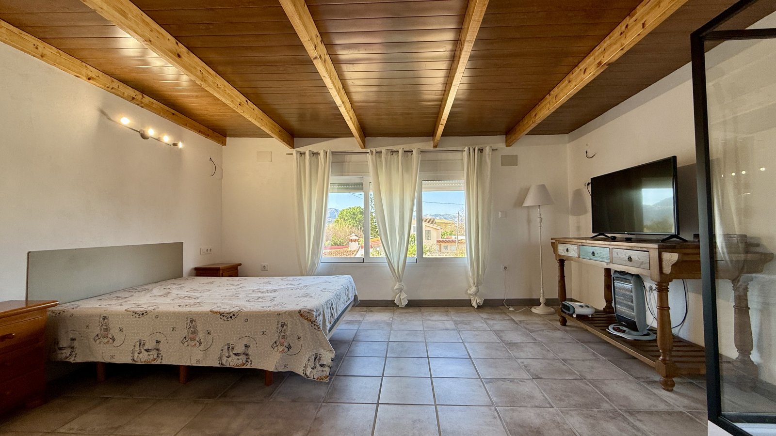 Villa de 3 dormitorios y 3 baños a tan solo 400 metros de la playa Les Deveses