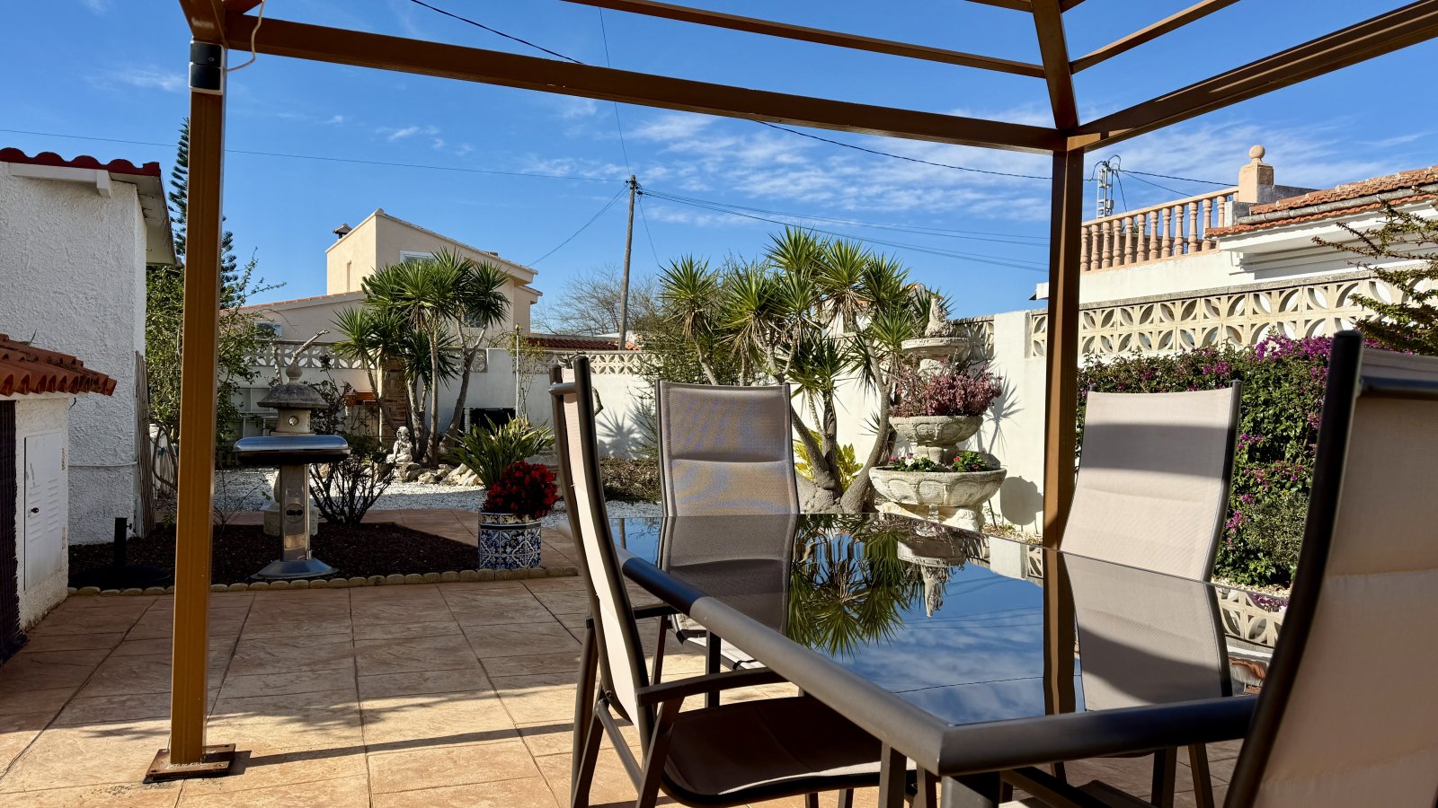 Villa de 3 dormitorios y 3 baños a tan solo 400 metros de la playa Les Deveses