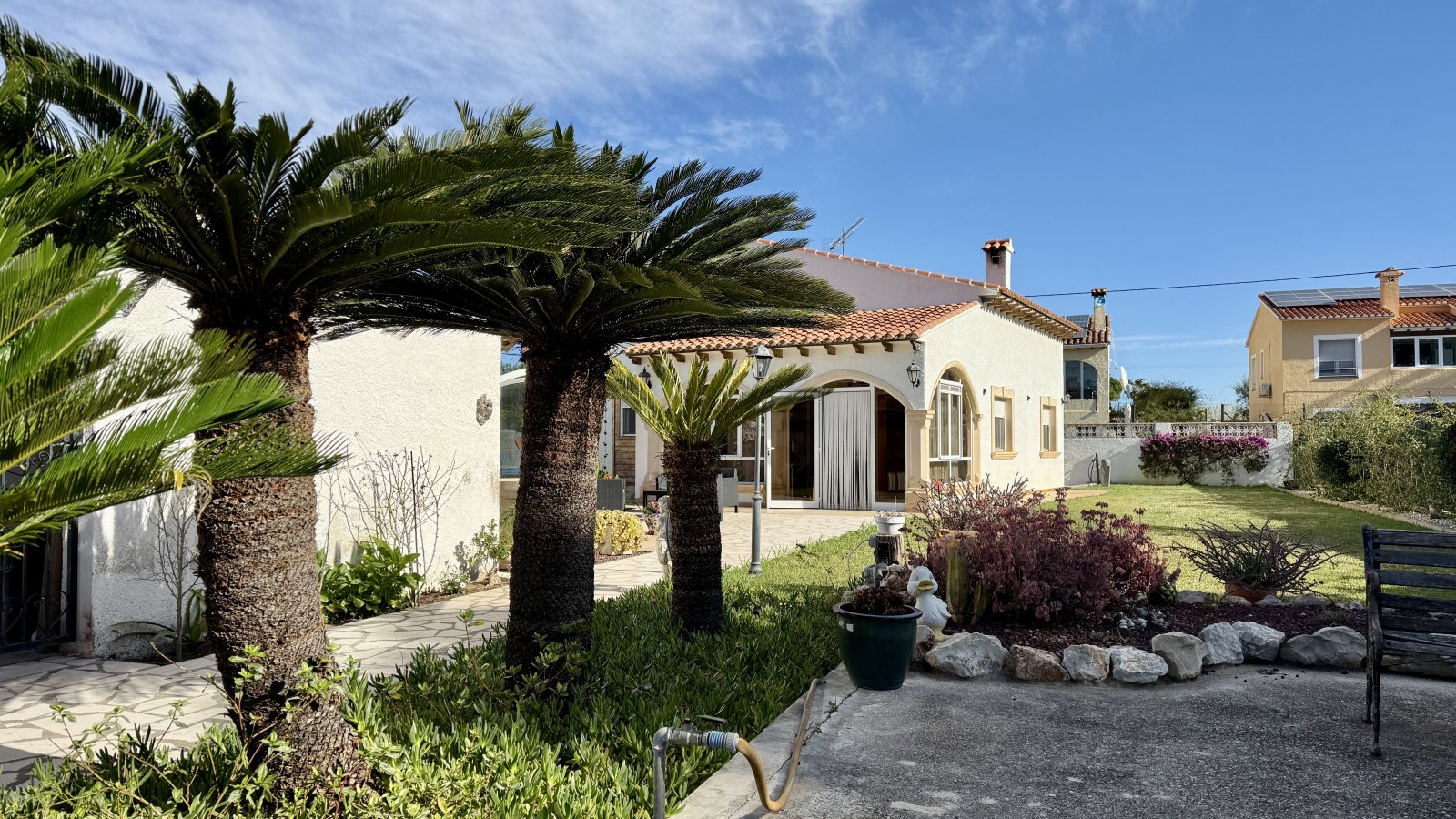 Villa de 3 dormitorios y 3 baños a tan solo 400 metros de la playa Les Deveses