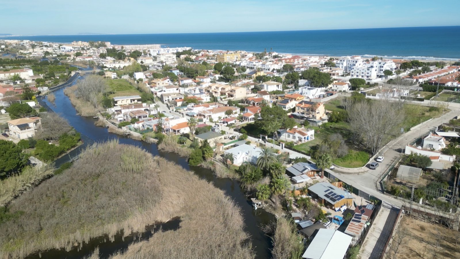 Villa de 3 dormitorios y 3 baños a tan solo 400 metros de la playa Les Deveses