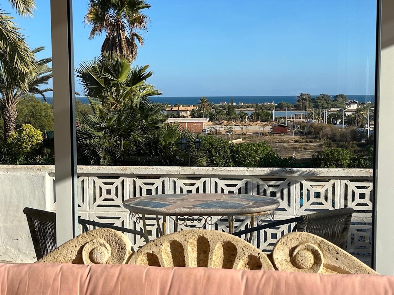 Villa con casa de invitados, piscina privada y fantásticas vistas al mar