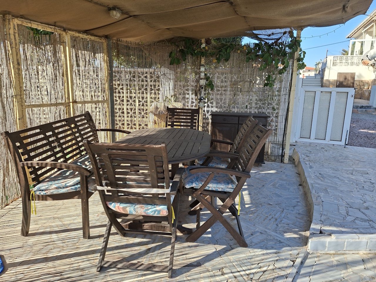 Villa con casa de invitados, piscina privada y fantásticas vistas al mar