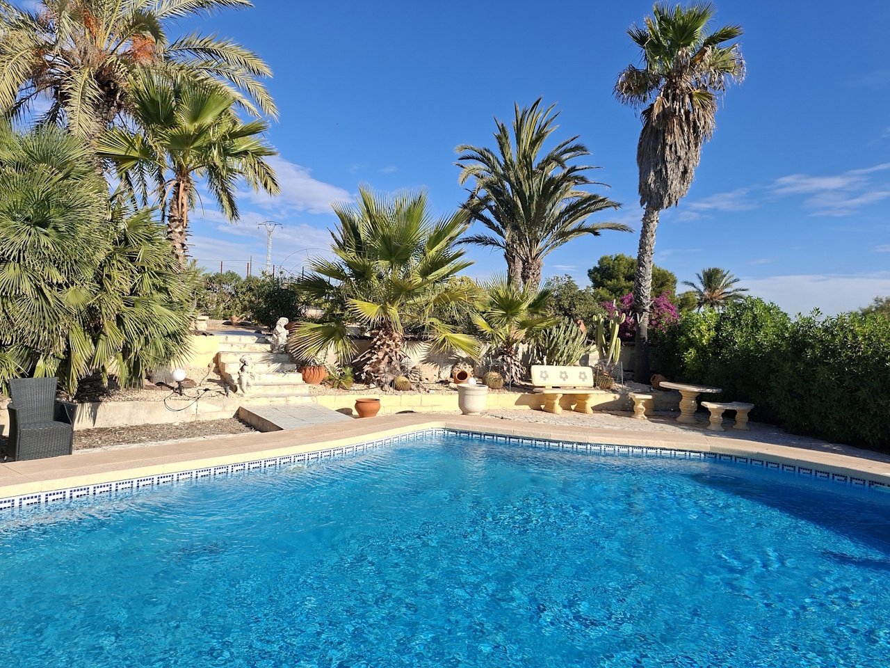 Villa con casa de invitados, piscina privada y fantásticas vistas al mar