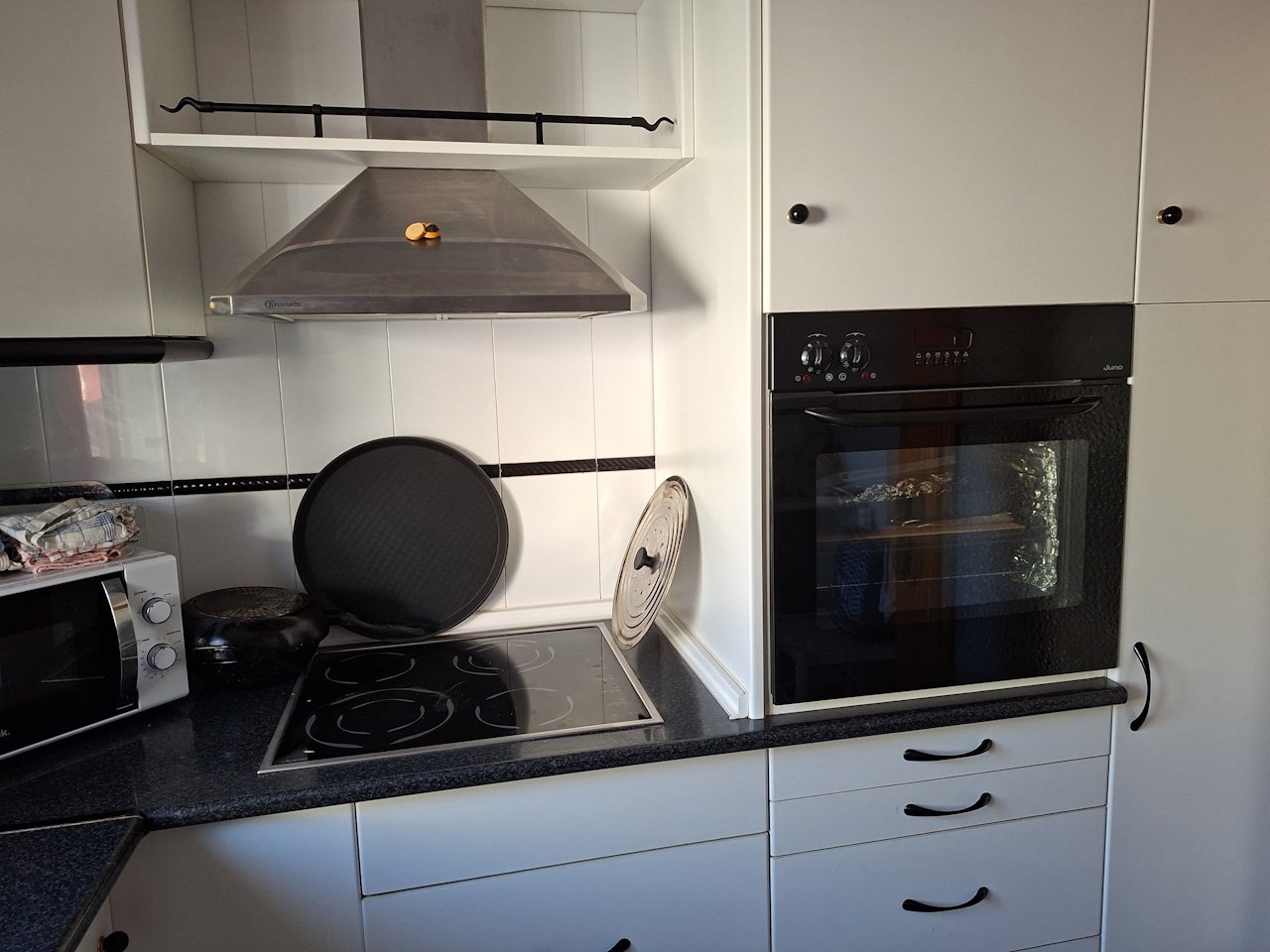 Villa con casa de invitados, piscina privada y fantásticas vistas al mar