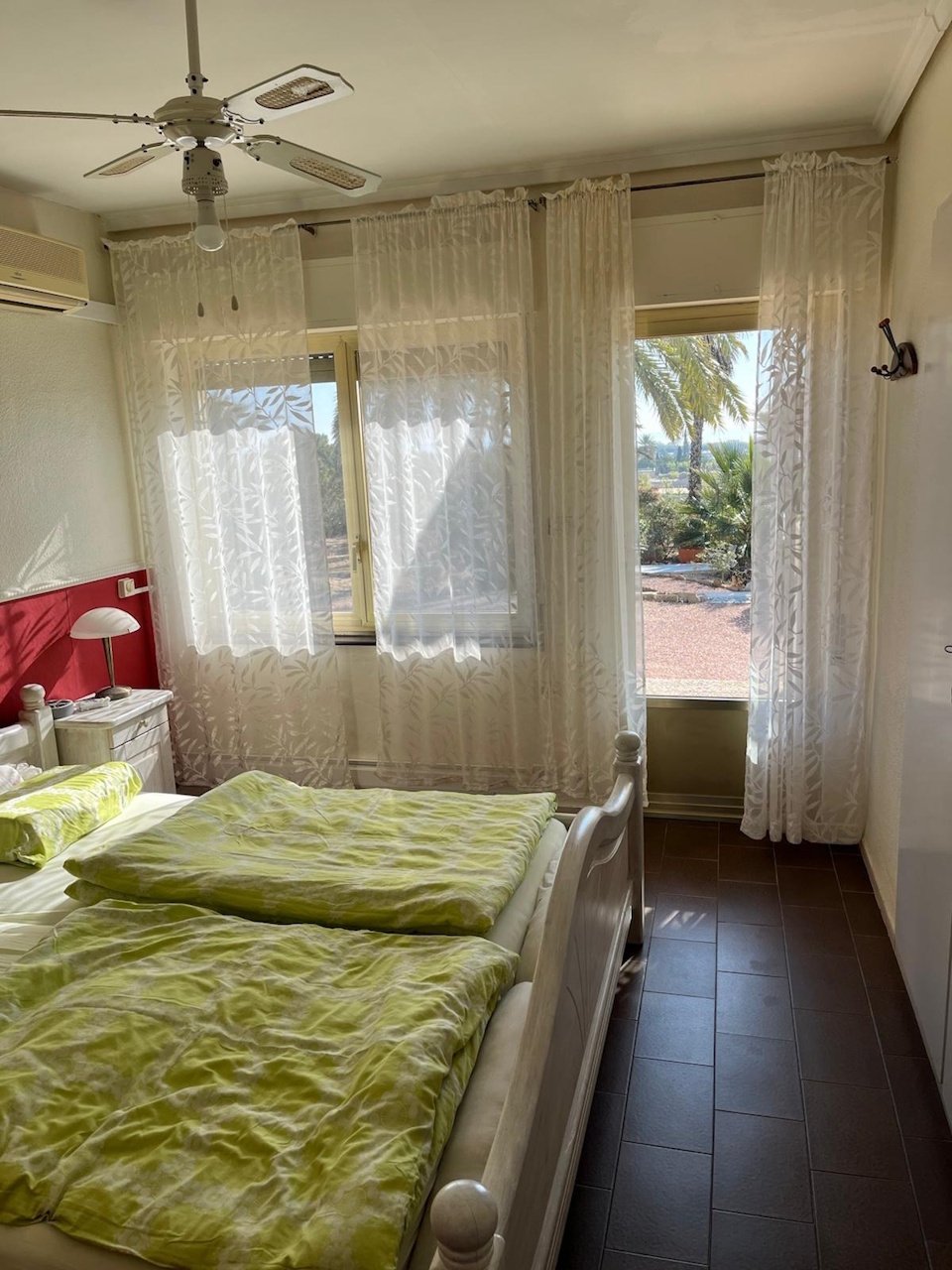 Villa con casa de invitados, piscina privada y fantásticas vistas al mar