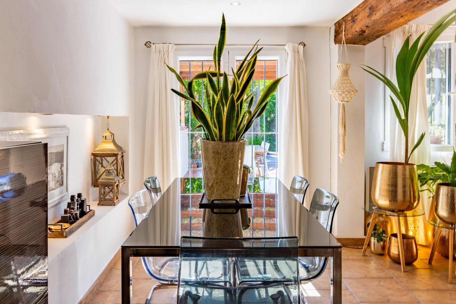 Villa de estilo mediterráneo con 3 dormitorios, 2 baños y piscina privada a tan solo 300 m del mar