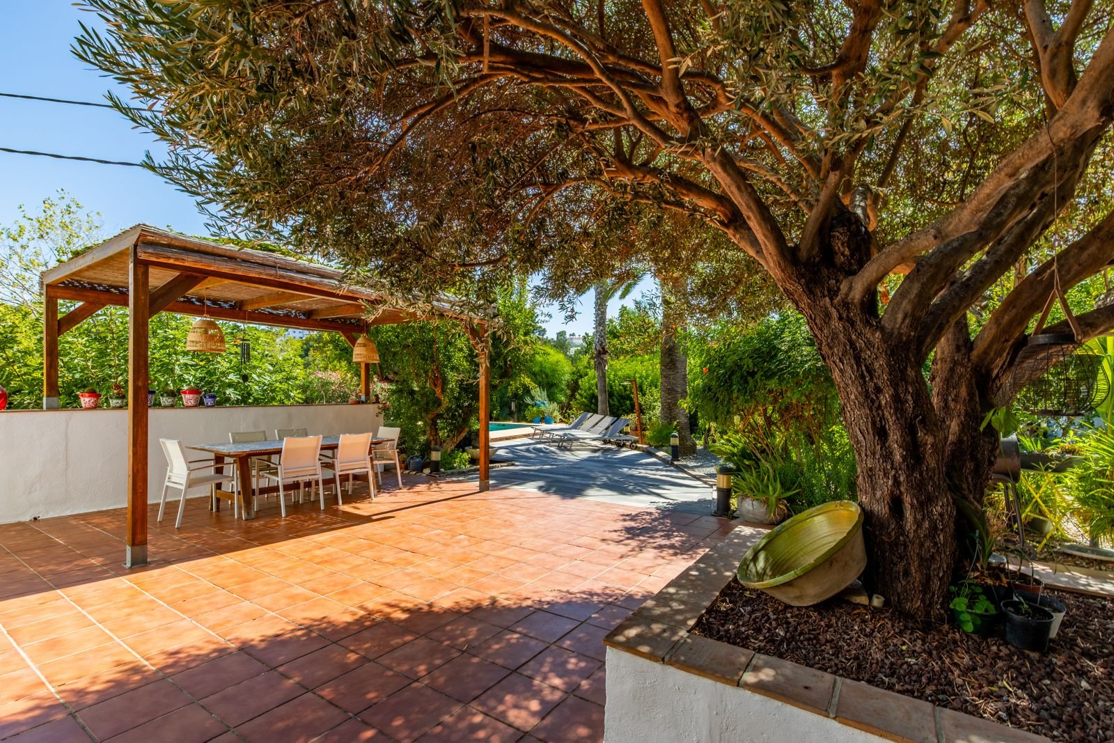 Villa de estilo mediterráneo con 3 dormitorios, 2 baños y piscina privada a tan solo 300 m del mar