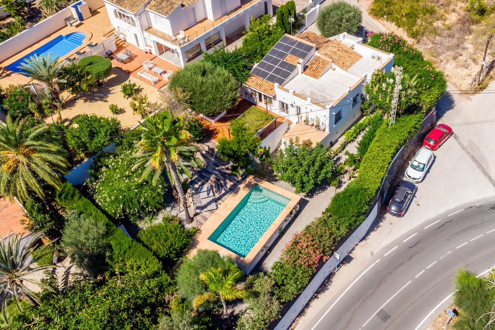 Villa de estilo mediterráneo con 3 dormitorios, 2 baños y piscina privada a tan solo 300 m del mar