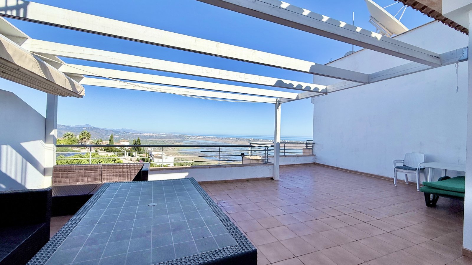 Bonito apartamento con impresionantes vistas, plaza de aparcamiento y zonas comunes