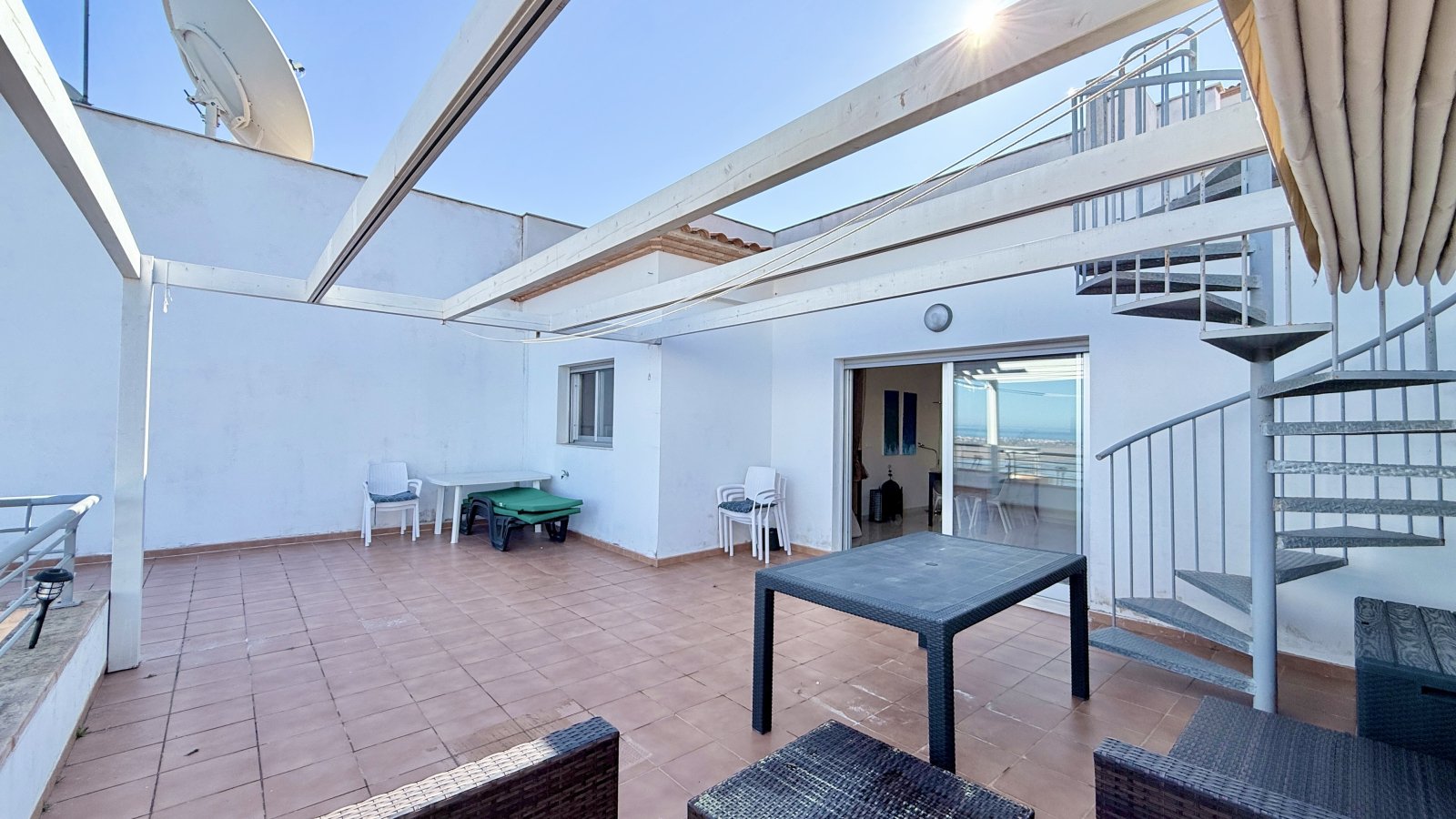 Bonito apartamento con impresionantes vistas, plaza de aparcamiento y zonas comunes