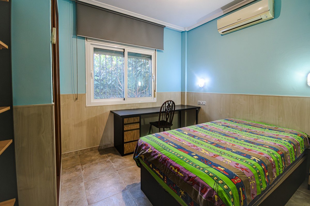 Amplia villa con 4 dormitorios y 2 baños en Benfis Park