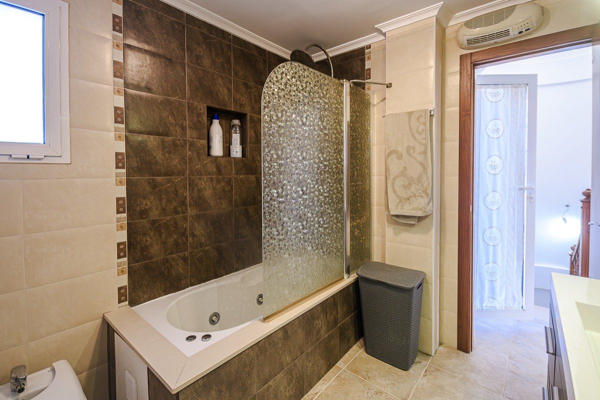 Amplia villa con 4 dormitorios y 2 baños en Benfis Park