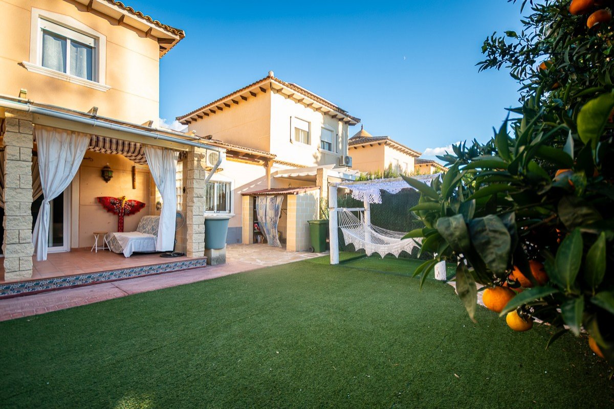 Amplia villa con 4 dormitorios y 2 baños en Benfis Park